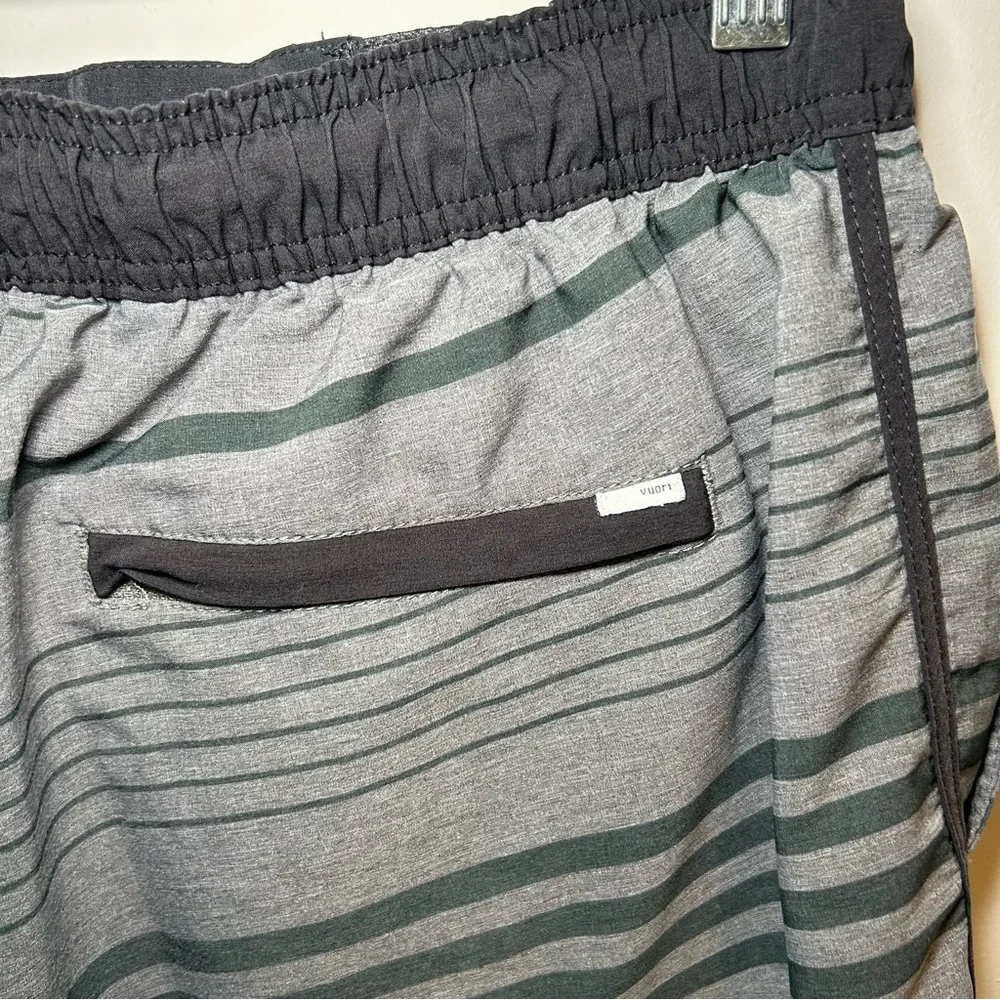 Vuori Banks Short Grey with Green Stripe Size Medium - Picture 6 of 9